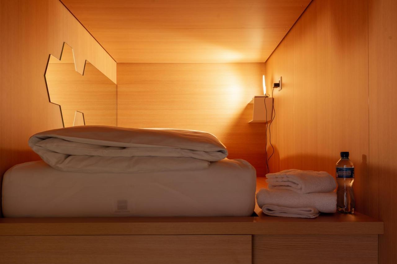 The Lab Capsule Hotel Thun Exterior photo