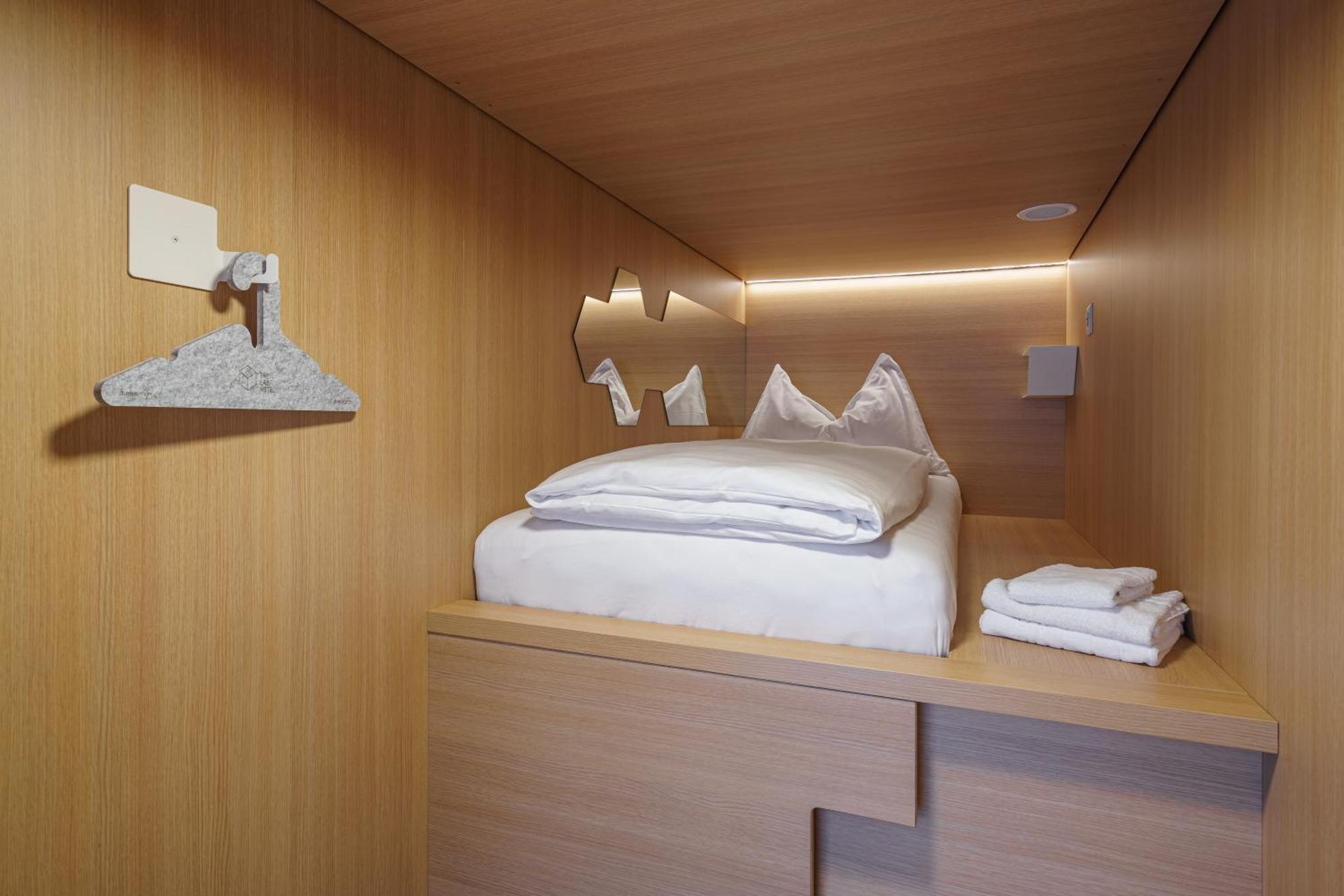 The Lab Capsule Hotel Thun Exterior photo