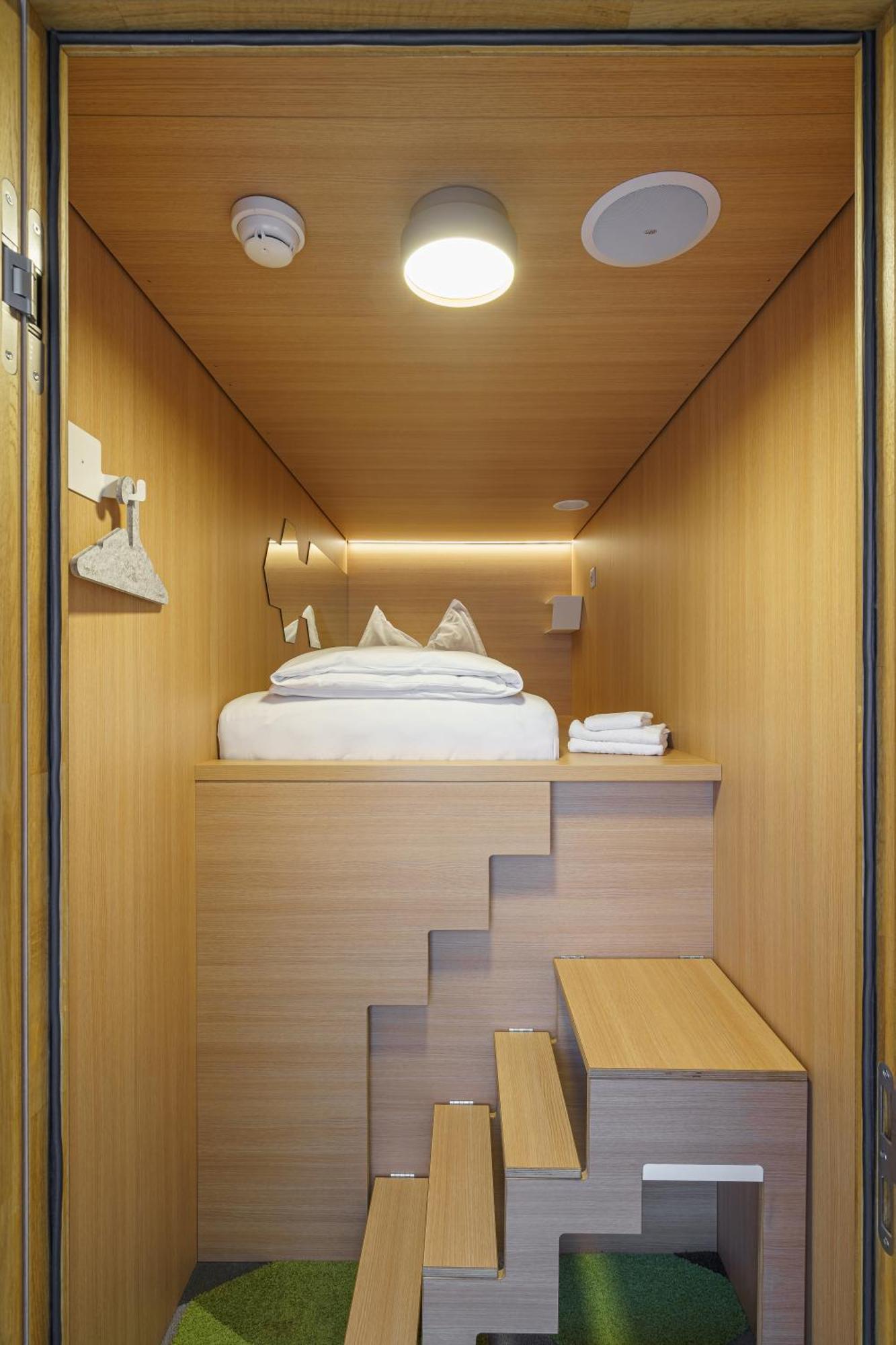 The Lab Capsule Hotel Thun Exterior photo