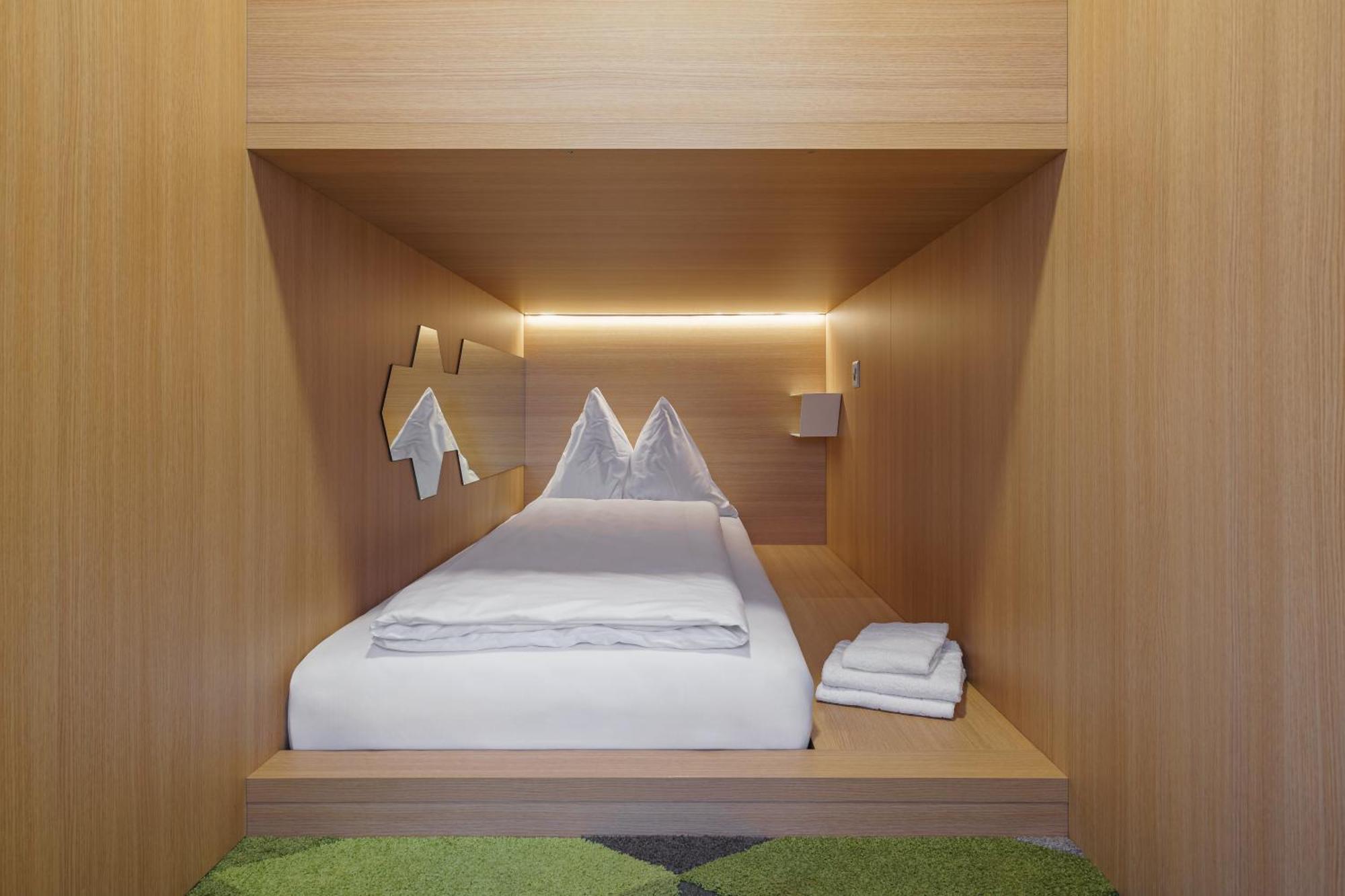 The Lab Capsule Hotel Thun Exterior photo